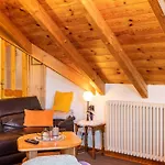 Lägenhet Dachwohnung Im Landhausstil