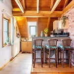 Dachwohnung Im Landhausstil *