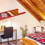 Apartment Dachwohnung Im Landhausstil Meiningen