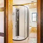 Dachwohnung Im Landhausstil דירה *
