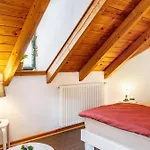 Apartment Dachwohnung Im Landhausstil