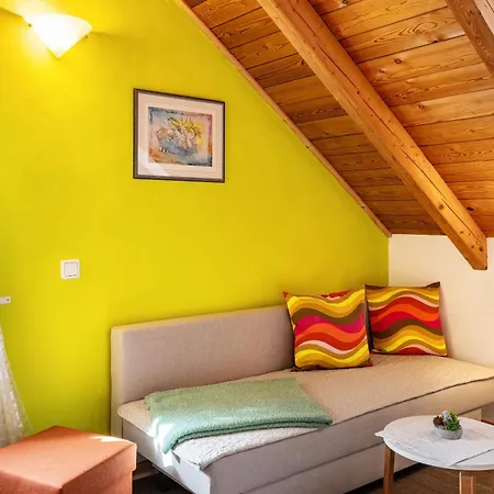 Appartement Dachwohnung Im Landhausstil Meiningen