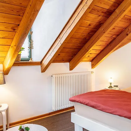 Appartement Dachwohnung Im Landhausstil *