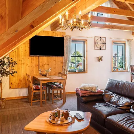 Dachwohnung Im Landhausstil * Meiningen