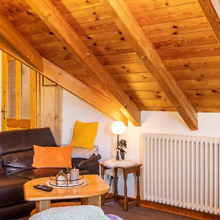 Dachwohnung Im Landhausstil דירה