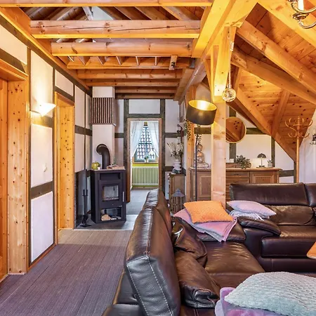Dachwohnung Im Landhausstil * Meiningen
