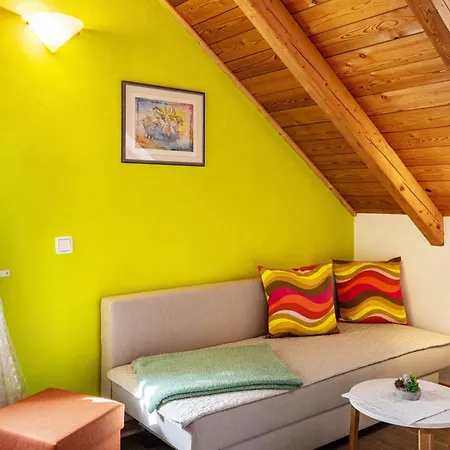Dachwohnung Im Landhausstil Appartement Meiningen