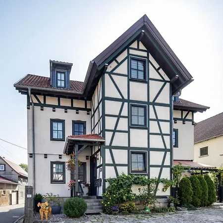 Dachwohnung Im Landhausstil Daire Meiningen