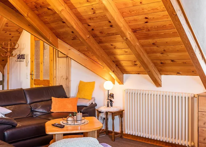 Apartment Dachwohnung Im Landhausstil